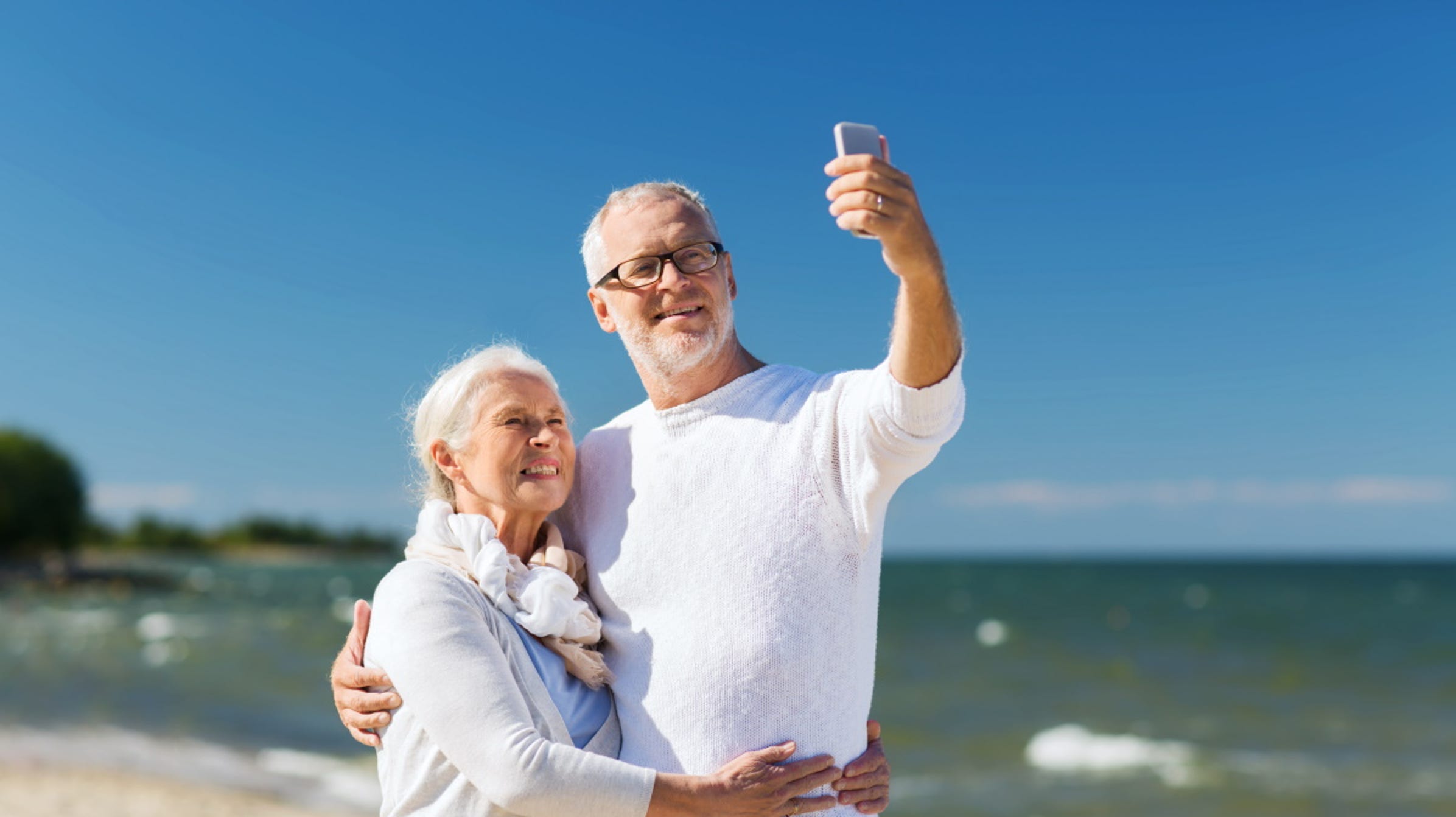 Do You Need a Senior Cell Phone Plan for Your Loved One?