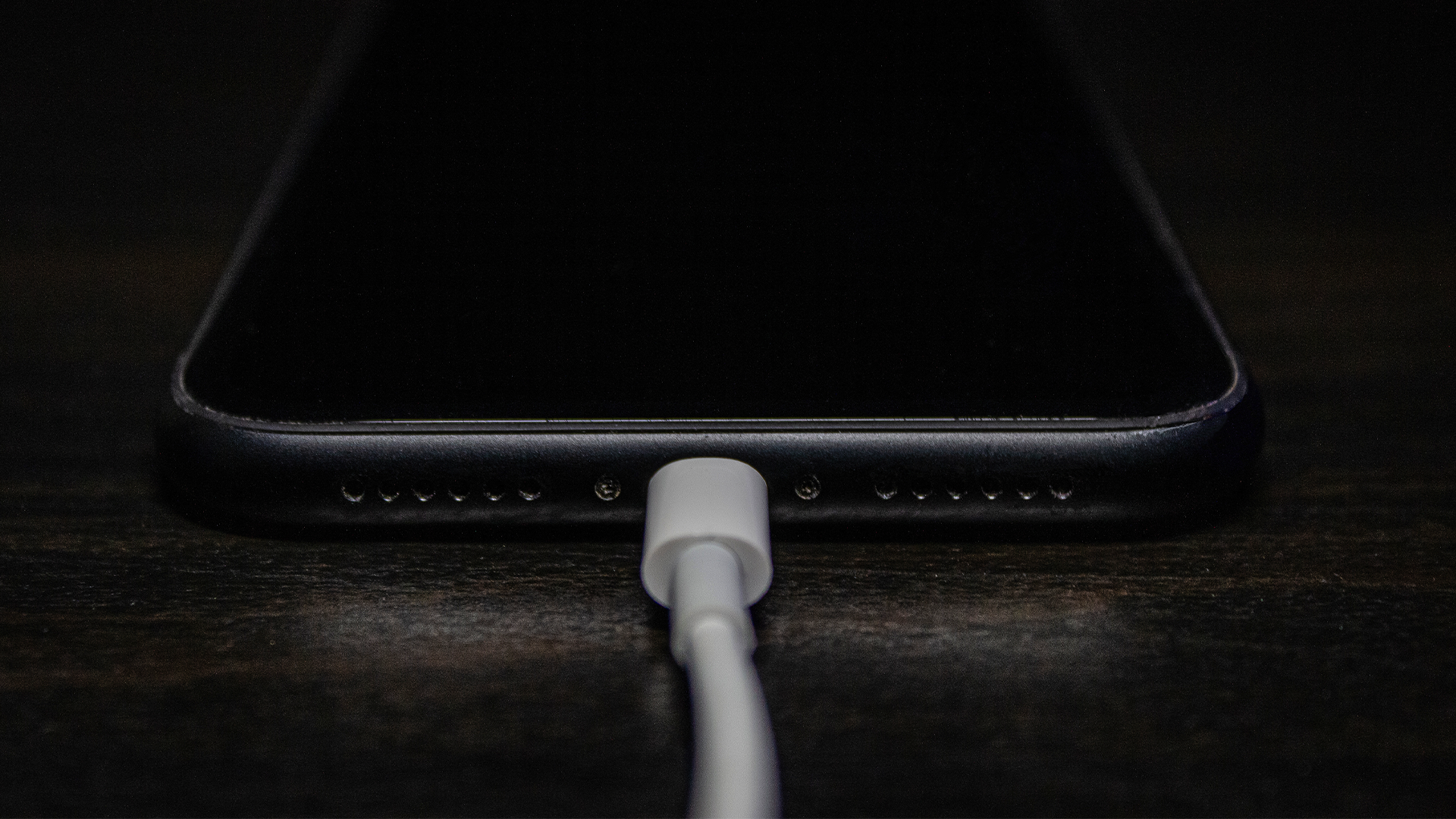EU Gives Apple Two Years to Ditch Lightning Cables