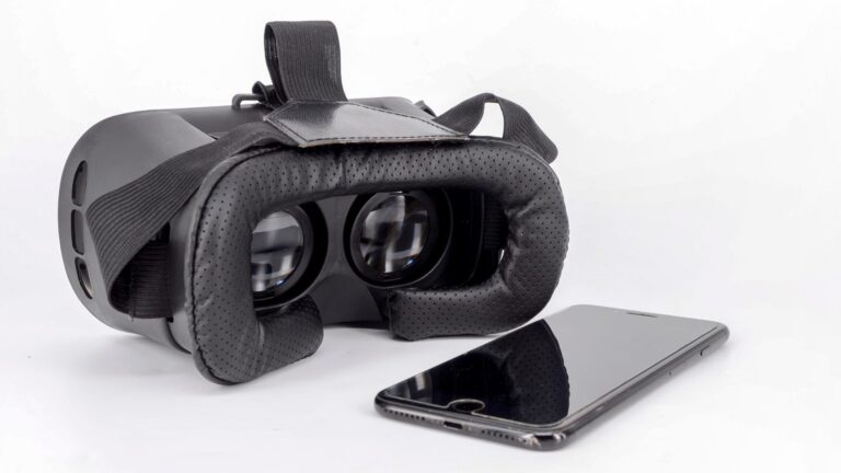 Apple’s Upcoming AR/VR Headset Is Bonkers